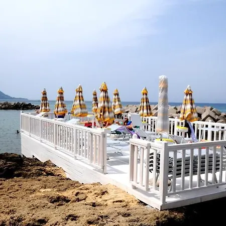 La Marina 3*
