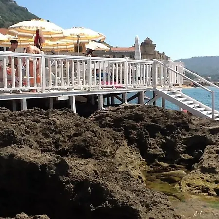 La Marina 3*
